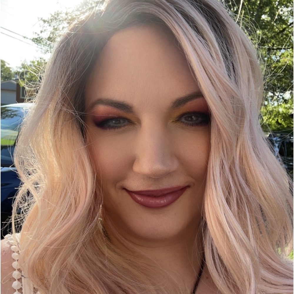 Hi! I’m Tiffani, and I am a handbagoholic 😊